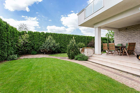 modern-house-with-beauty-garden modern-house-with-beauty-garden
